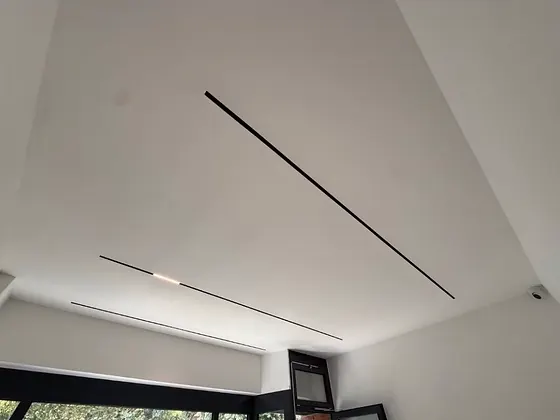 Fertige Decke mit Lichtband bei der Übergabe