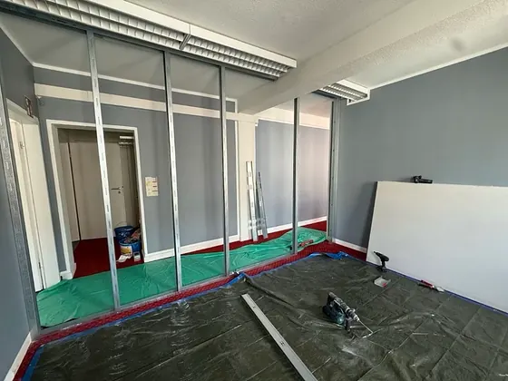 Blick auf ein gestelltes Ständerwerk während der Bauaufnahme